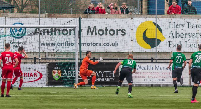 Roberts’ penalty save earns three points for Aber