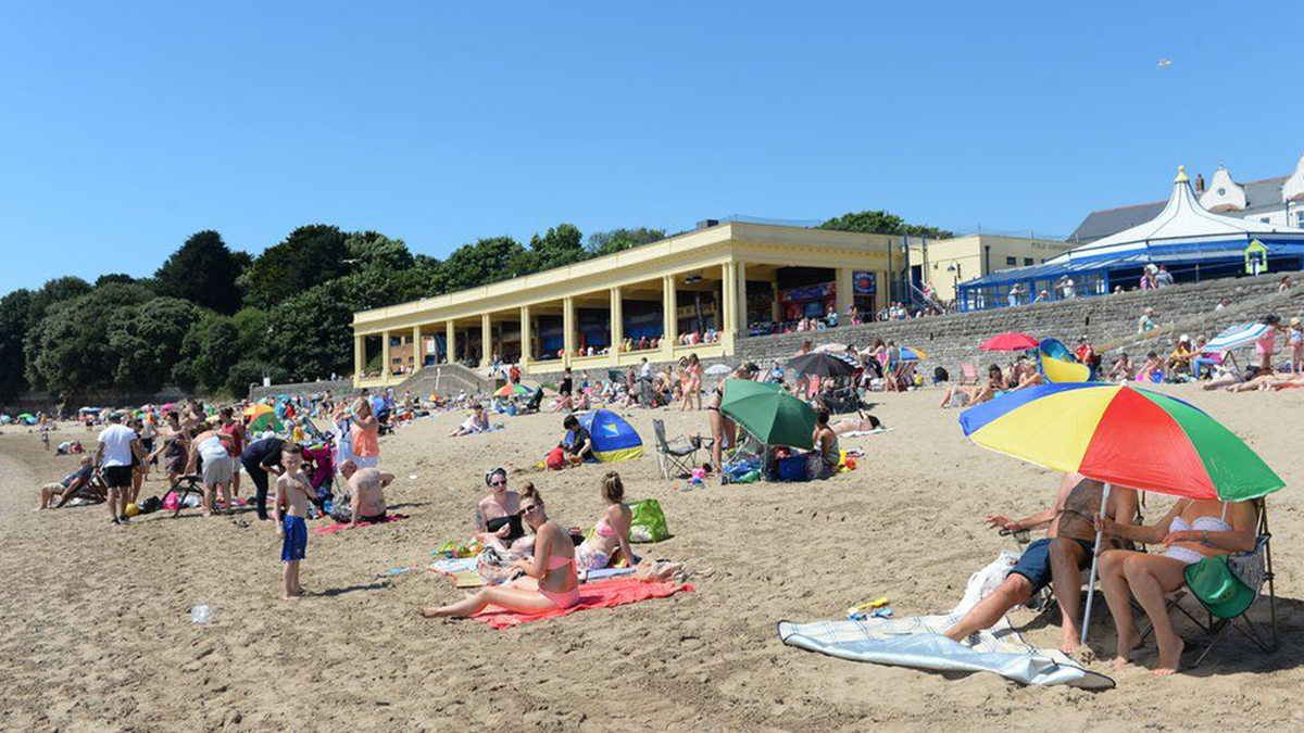 Heatwave: Temperatures rise as holidaymakers arrive