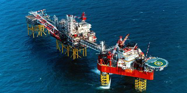 North Wales: ‘500 barrels of oil’ seep into Irish Sea