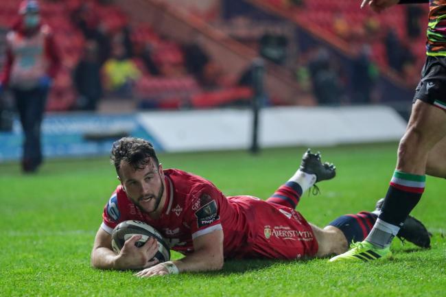 Ryan Conbeer signs new Scarlets contract