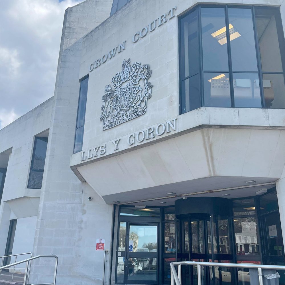 Kidwelly man pleads guilty threatening to destroy property and refusing