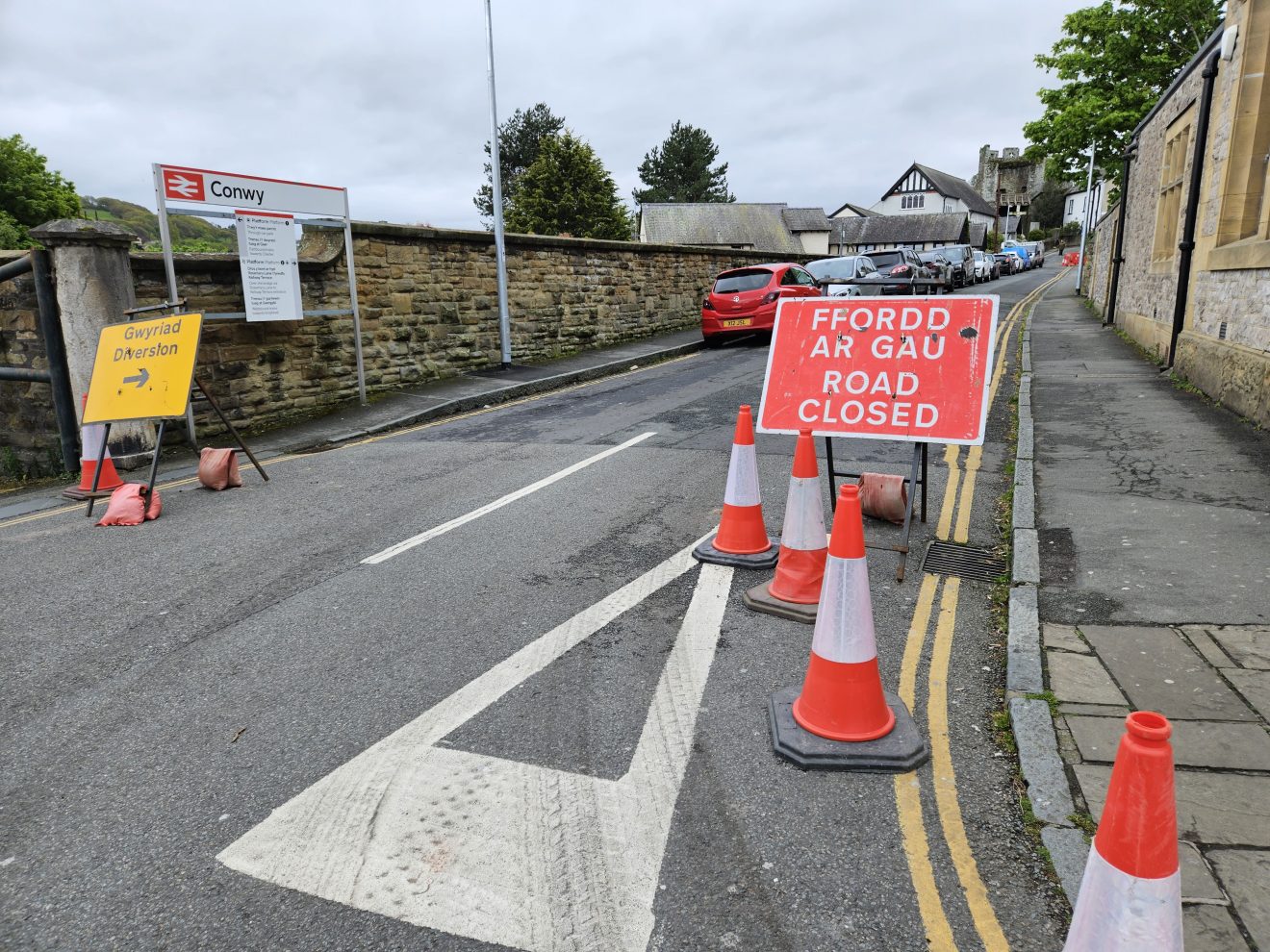 Unscheduled roadworks lead to two unplanned road closures in Conwy